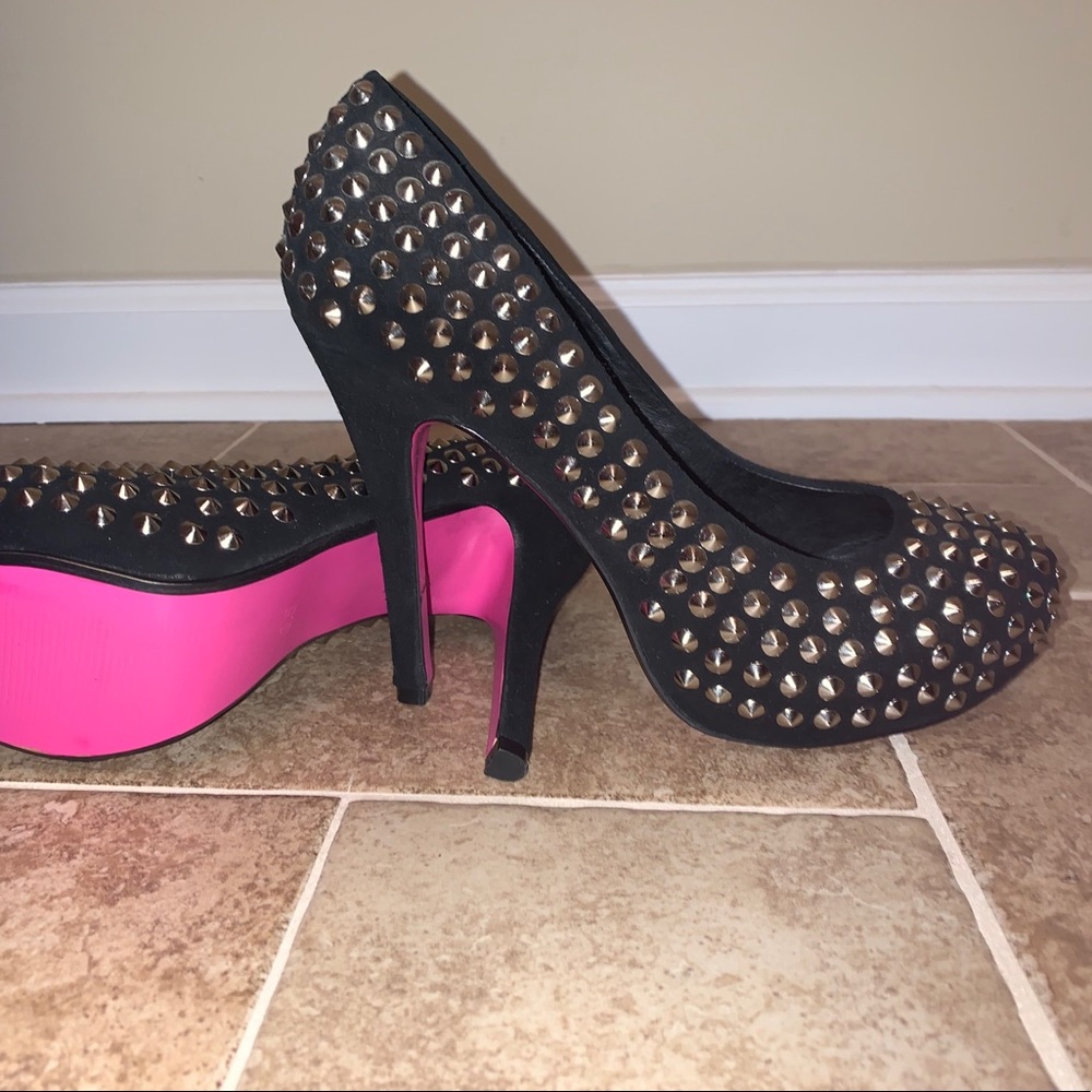 Alisha Hill Black Suede Studded Pumps. S1071 KIM